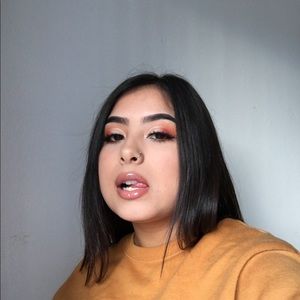 Meet your Posher, Cassandra